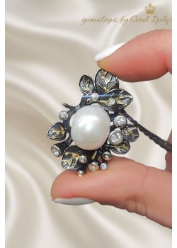 İnci Taşlı İri Motif Gümüş Kolye