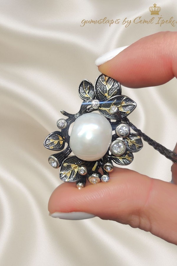 İnci Taşlı İri Motif Gümüş Kolye