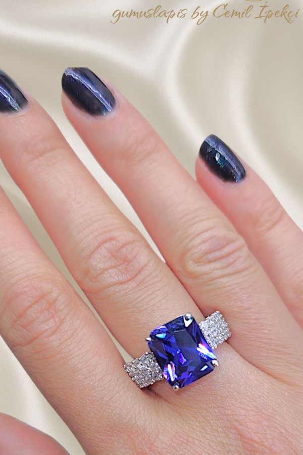 Lab Koyu Mavi Topaz Taşlı Gümüş Deep Yüzük