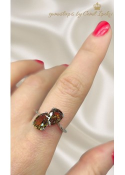 Renk Değiştiren Taşlarla Süslü Gümüş Deep Yüzük