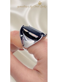 Siyah Taşlı Büyük Dikdörtgen Motif Gümüş Yüzük 