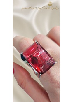 Kırmızı Taşlı Büyük Dikdörtgen Motif Gümüş Yüzük