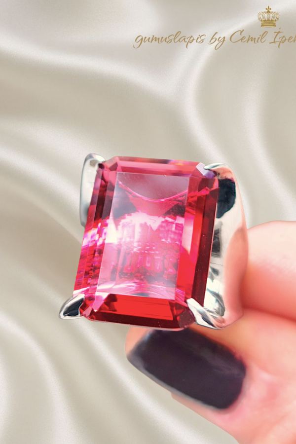 Kırmızı Taşlı Küçük Dikdörtgen Motif Gümüş Yüzük