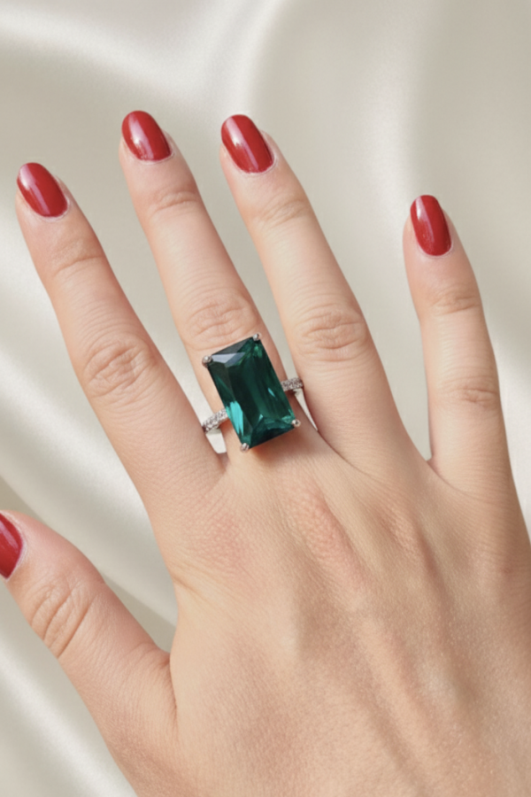 Renkli Taşlarla Süslü Dikdörtgen Kesim Gümüş Yüzük Serisi