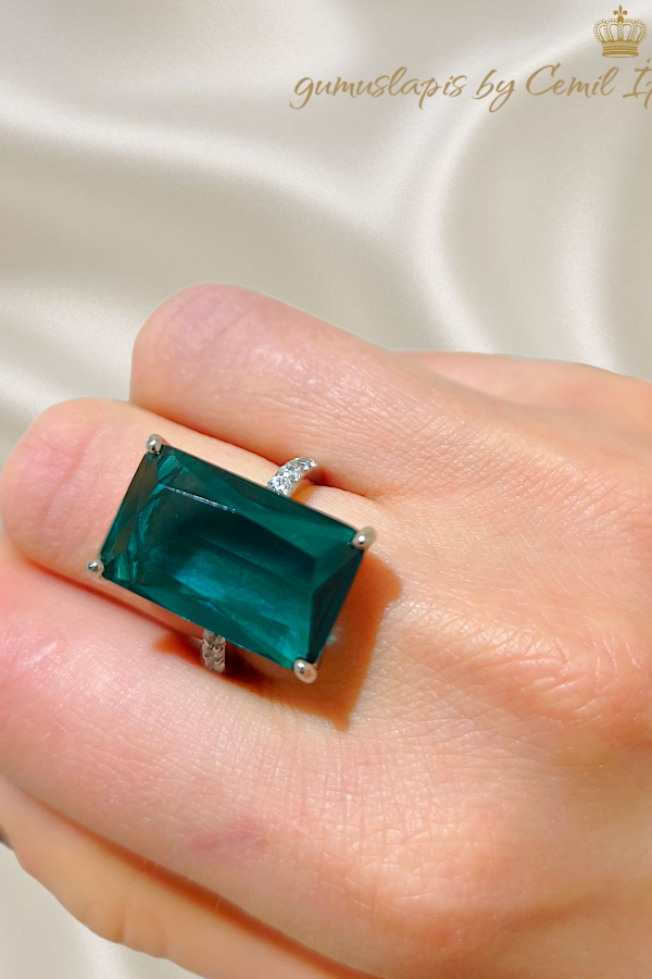 Renkli Taşlarla Süslü Dikdörtgen Kesim Gümüş Yüzük Serisi