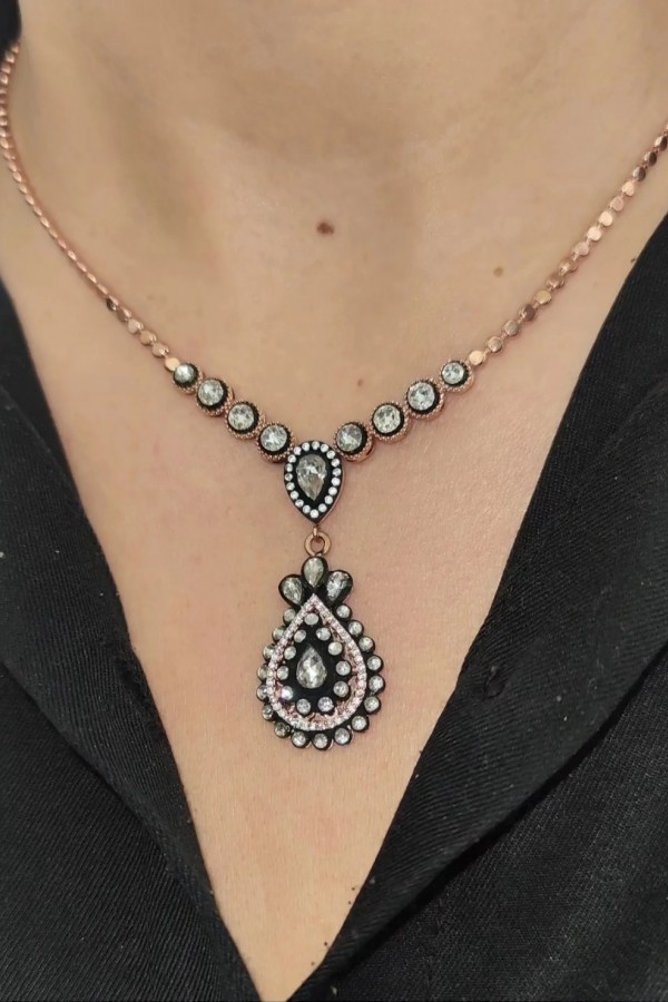 Elmas Kesim Damla Motif Gümüş Kolye