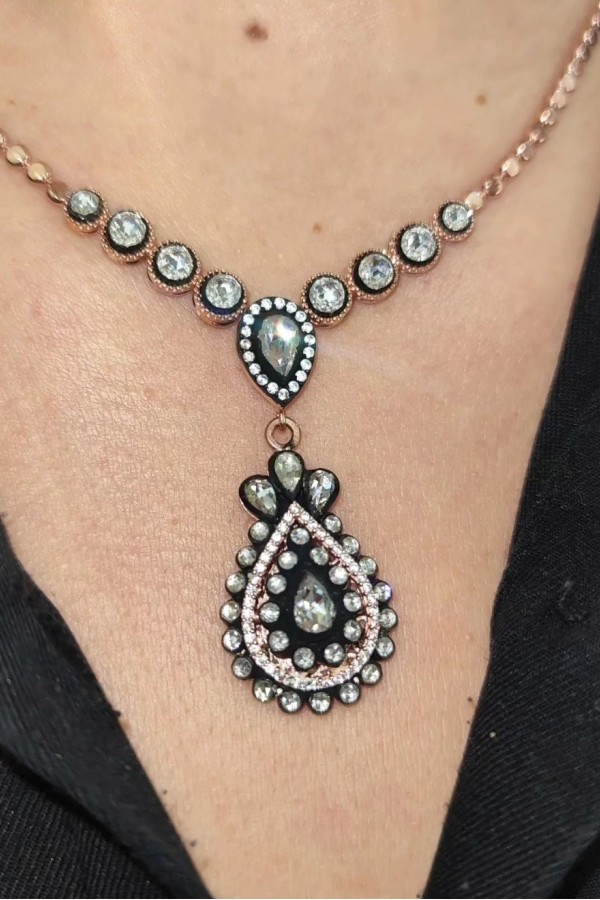 Elmas Kesim Damla Motif Gümüş Kolye