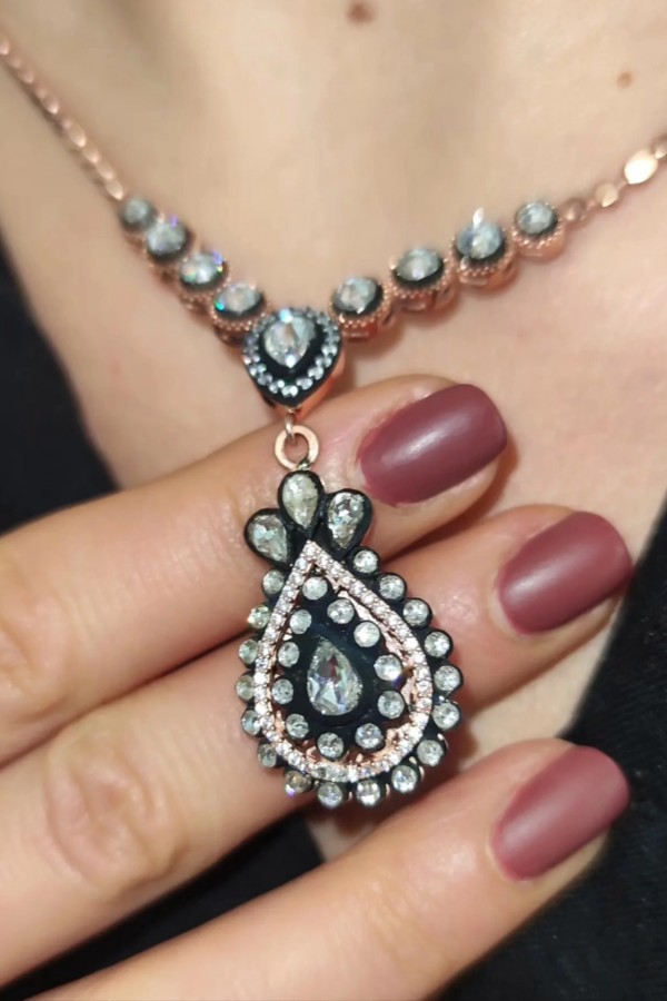 Elmas Kesim Damla Motif Gümüş Kolye