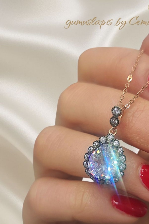 Elmas Montür Damla Motif Gümüş Kolye 