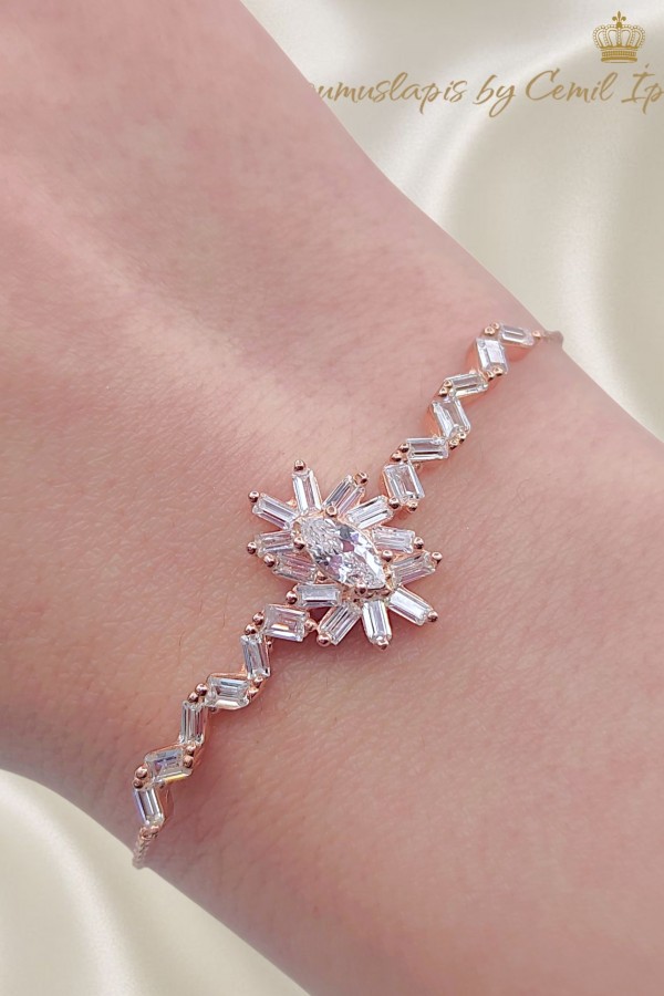 Baget Taşlı Çiçek Motif Asansörlü Rose Gümüş Bileklik 