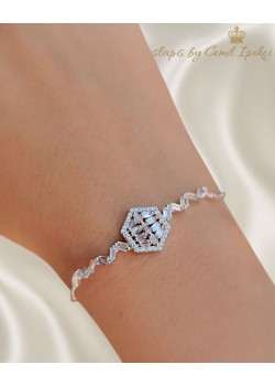 Altıgen Motif Baget Taşlı Asansörlü Gümüş Bileklik 