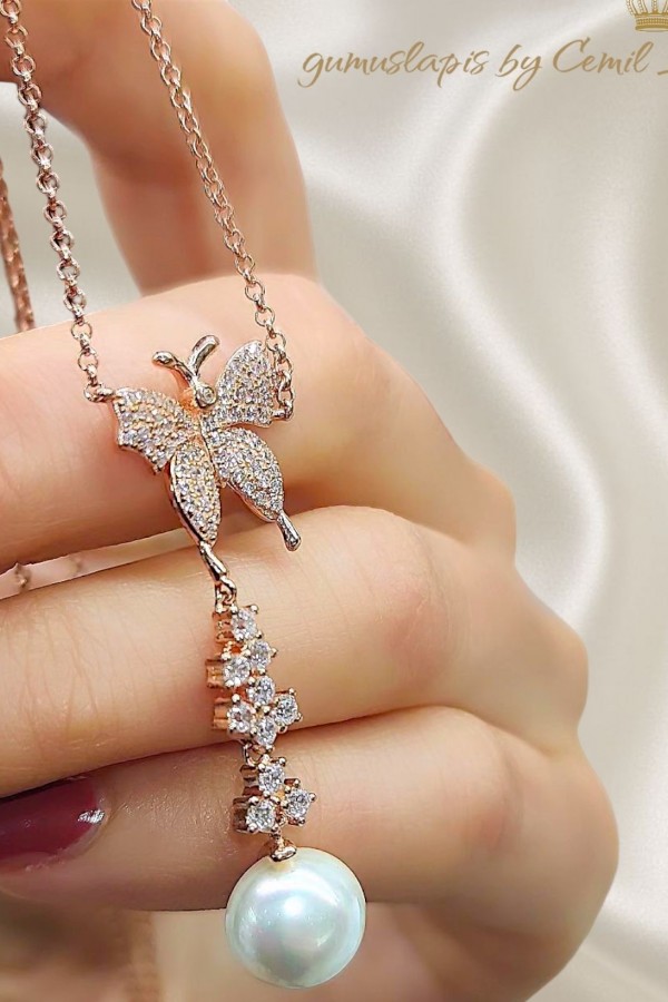 Kelebek Motif Asansörlü Gümüş Kolye Kelebek Motif Asansörlü Gümüş Kolye
