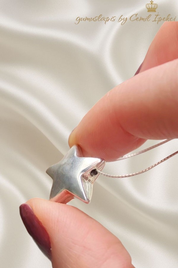 İçi Bombeli Yıldız Motif Taşsız Gümüş Kolye 