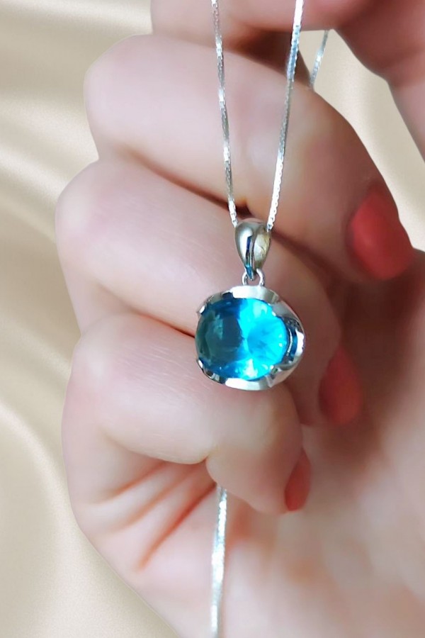 Yan Motif Lab Topaz Taşlı Gümüş Kolye Yan Motif Lab Topaz Taşlı Gümüş Kolye