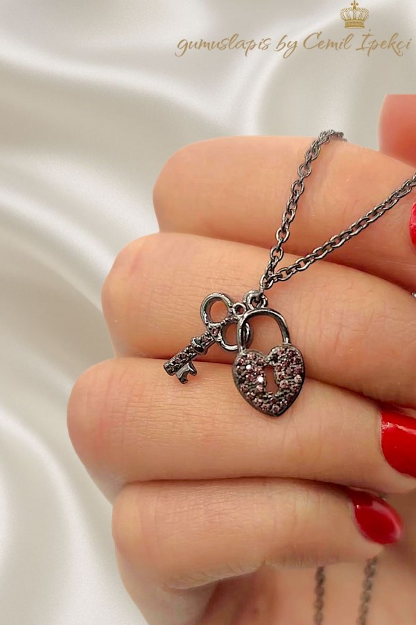 Dumanlı Kuvars Taşlı Anahtar Kilit Motif Gümüş Kolye