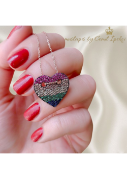 Kalp Motif Renkli Taşlarla Süslü Gümüş Kolye 