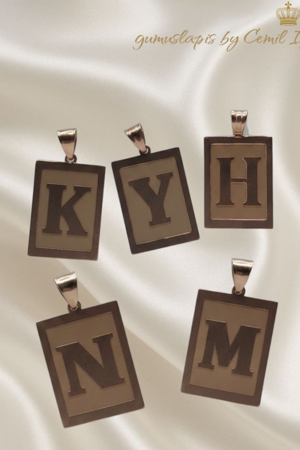 Dikdörtgen Plaka Harf Motif Gümüş Kolye Ucu Serisi