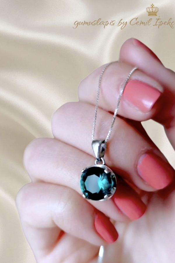 Peridot ve Lab Topaz Taşlı Gümüş Kolye Serisi (adet) Peridot ve Lab Topaz Taşlı Gümüş Kolye Serisi (adet)