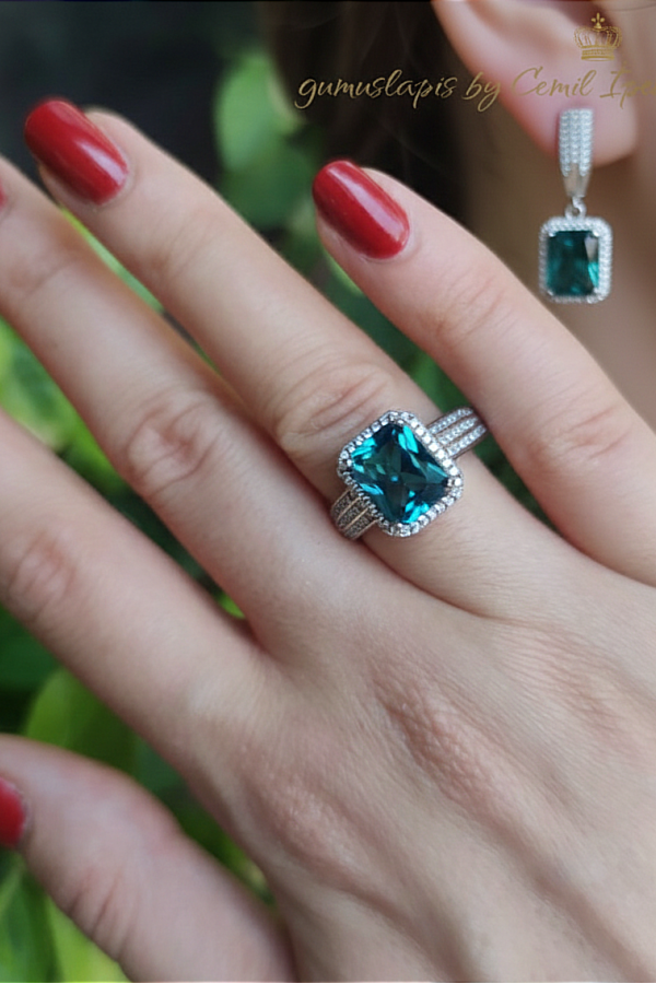 Moldavit Taşlı Gümüş Küpe Çifti