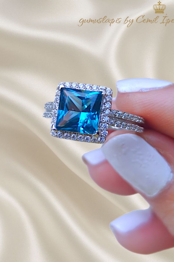 Mozanite ve Blue Topaz Taşlı Kare Motif Gümüş Yüzük