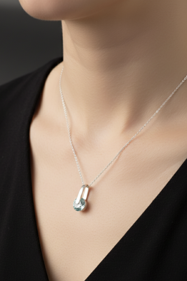 Su Yeşili Mozanite Taşlı Gümüş Kolye