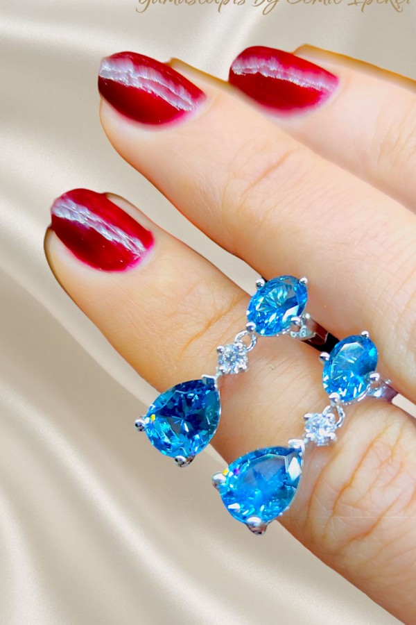 Topaz ve Mozanite Taşlı Gümüş Küpe Çifti