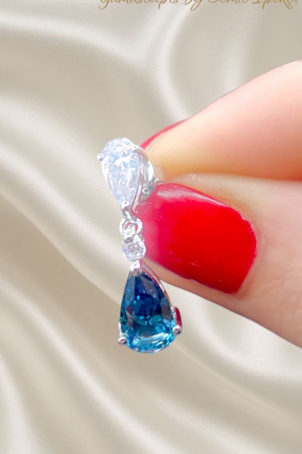 Topaz ve Mozanite Taşlı Gümüş Küpe Çifti 