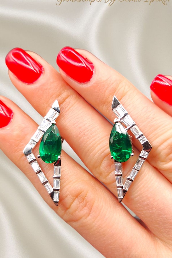 Zümrüt ve Mozanite Taşlı Gümüş Küpe Çifti 