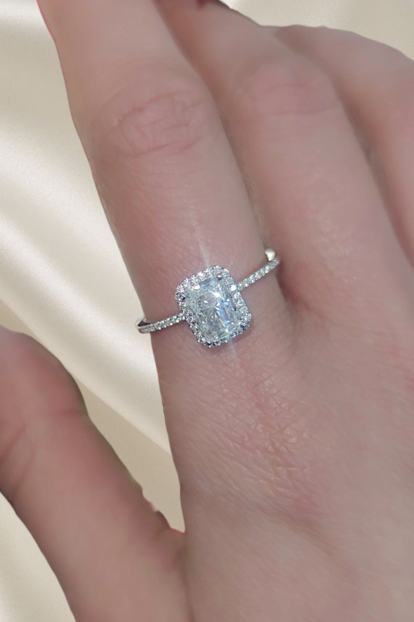 Mozanite Taşlı Dikdörtgen Motif Gümüş Tektaş Yüzük 