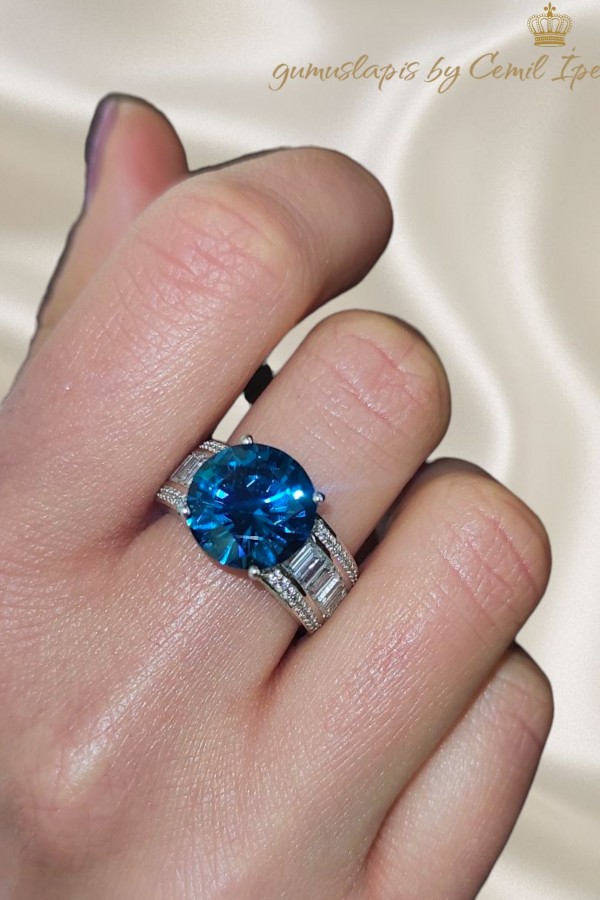 Mozanite ve London Blue Topaz Taşlı Yuvarlak Motif Gümüş Yüzük