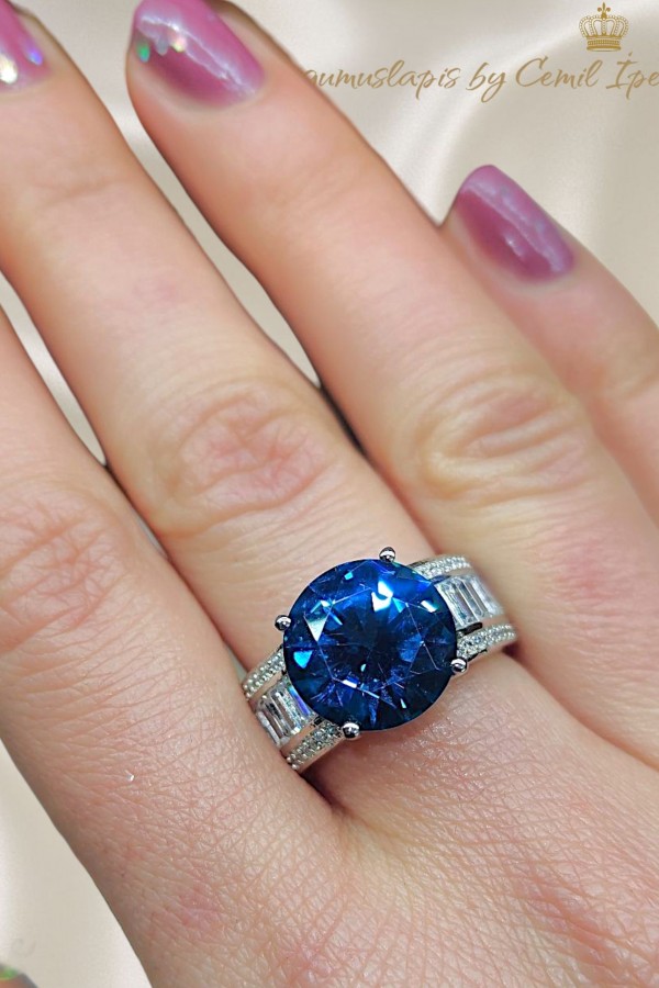 Mozanite ve London Blue Topaz Taşlı Yuvarlak Motif Gümüş Yüzük