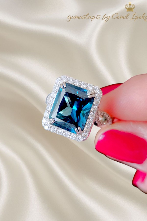Mozanite ve Blue Topaz Taşlı Dikdörtgen Motif Gümüş Yüzük