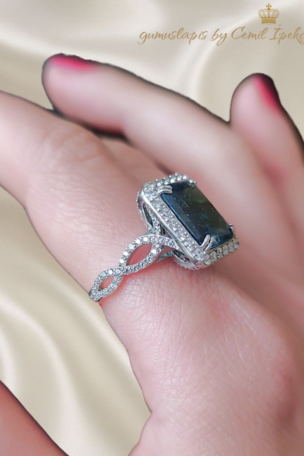 Mozanite ve Blue Topaz Taşlı Dikdörtgen Motif Gümüş Yüzük