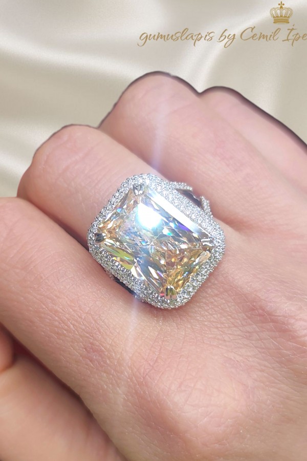 Topaz ve Mozanite Taşlı Büyük Dikdörtgen Motif Gümüş Yüzük 