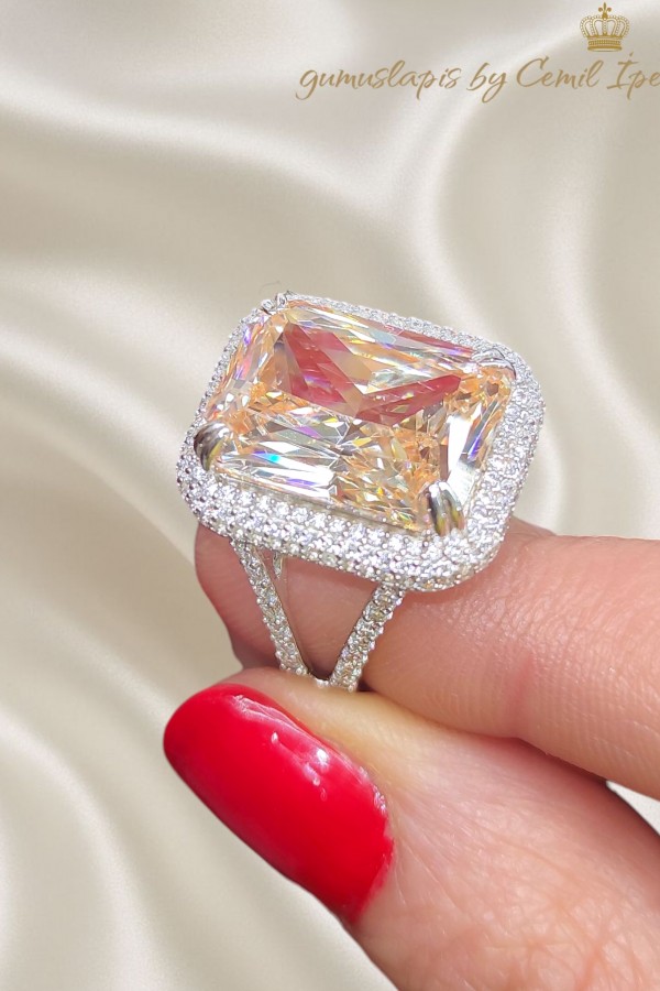 Topaz ve Mozanite Taşlı Büyük Dikdörtgen Motif Gümüş Yüzük 