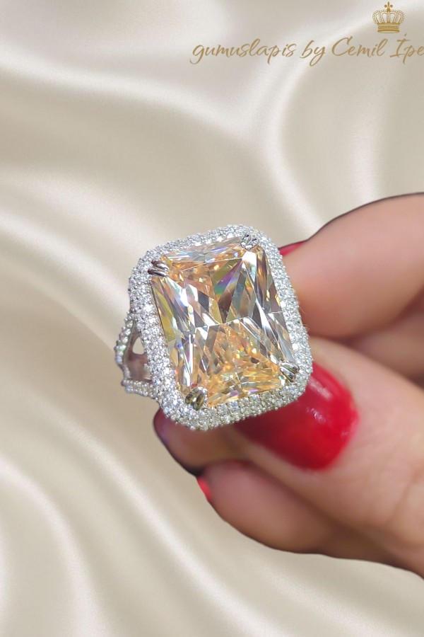 Topaz ve Mozanite Taşlı Büyük Dikdörtgen Motif Gümüş Yüzük 
