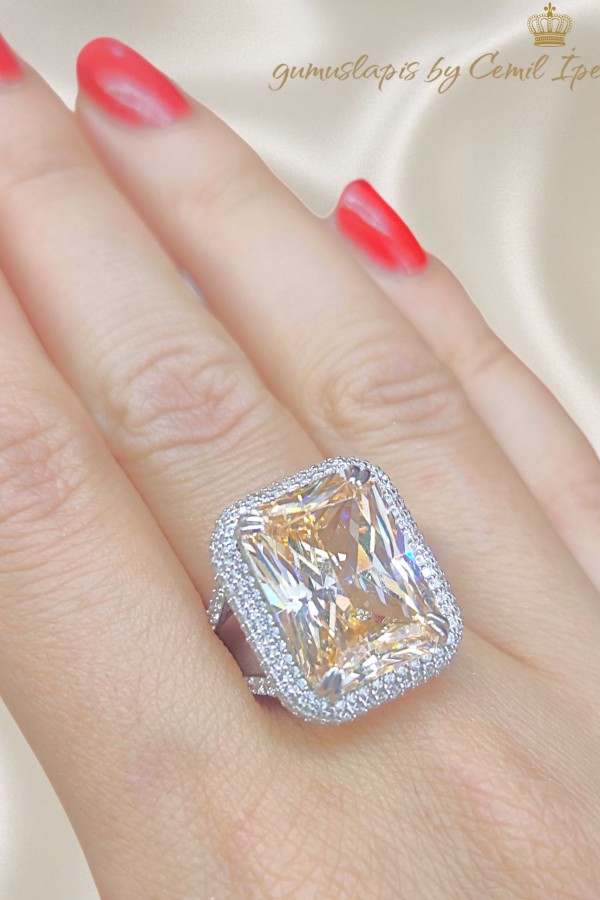 Topaz ve Mozanite Taşlı Büyük Dikdörtgen Motif Gümüş Yüzük 