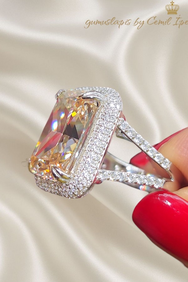 Topaz ve Mozanite Taşlı Büyük Dikdörtgen Motif Gümüş Yüzük 