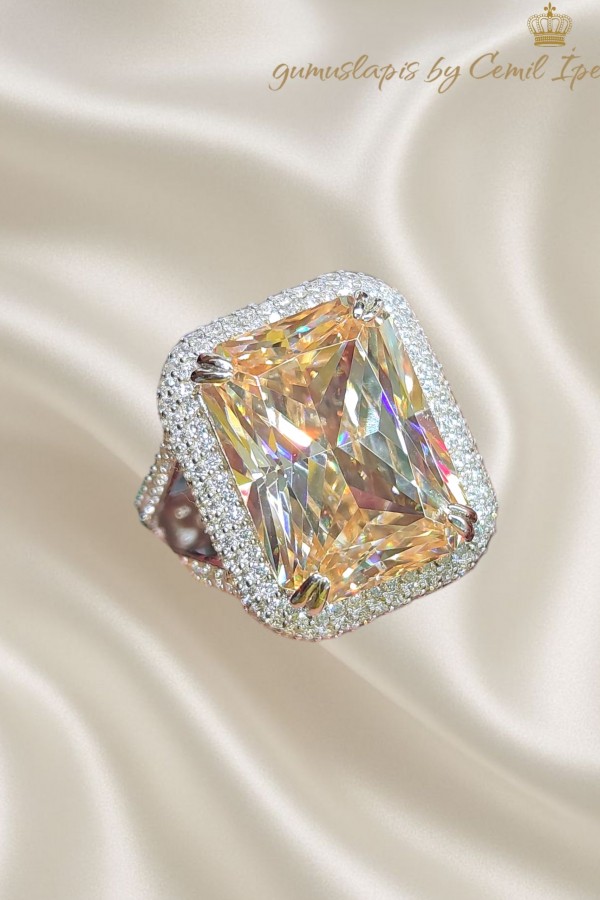 Topaz ve Mozanite Taşlı Büyük Dikdörtgen Motif Gümüş Yüzük 
