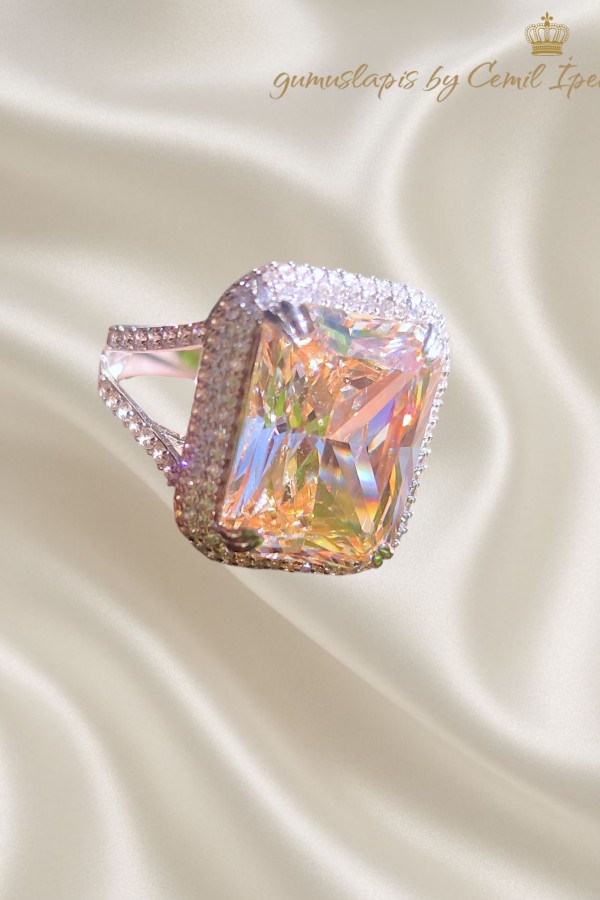 Topaz ve Mozanite Taşlı Büyük Dikdörtgen Motif Gümüş Yüzük 