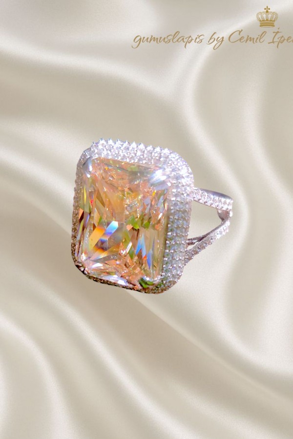 Topaz ve Mozanite Taşlı Büyük Dikdörtgen Motif Gümüş Yüzük 