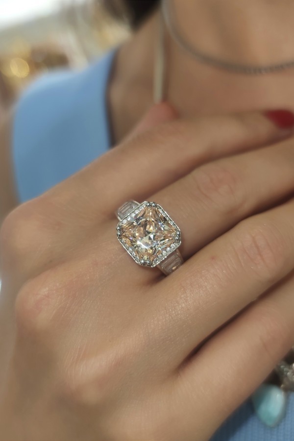 Topaz ve Mozanite Taşlı İri Kare Motif Gümüş Yüzük 