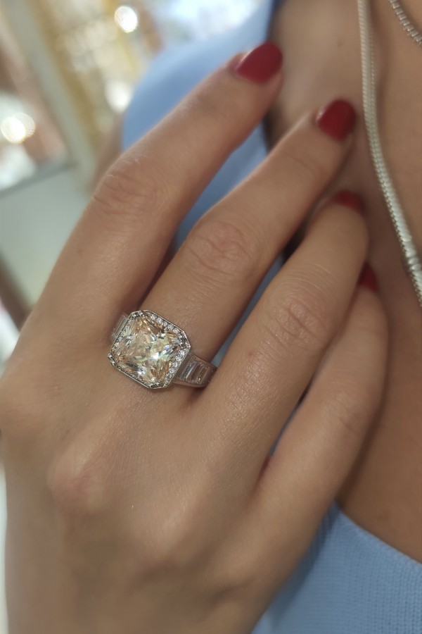 Topaz ve Mozanite Taşlı İri Kare Motif Gümüş Yüzük 