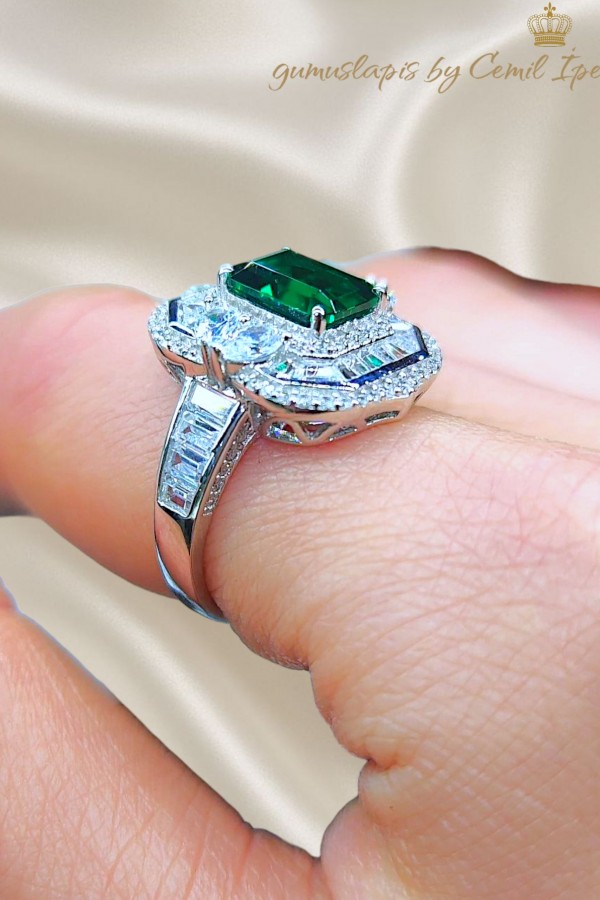 Zümrüt ve Mozanite Taşlı Gümüş Yüzük