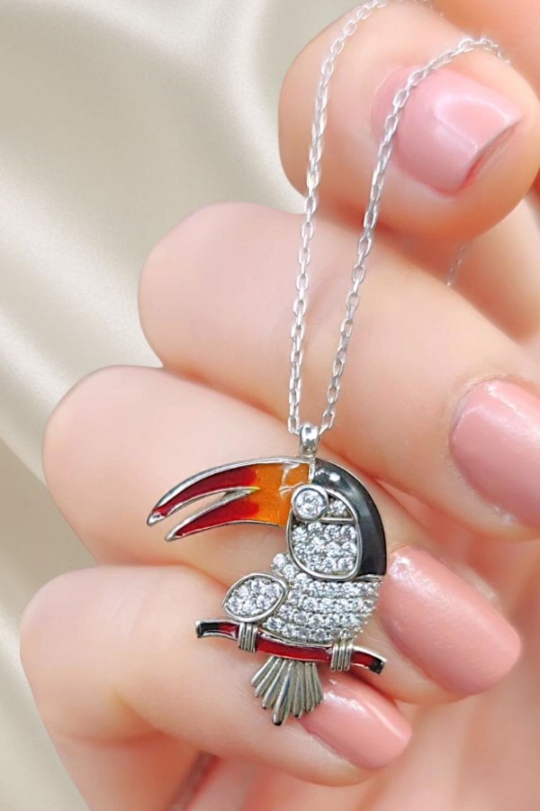 Tukan Kuşu Motif Mineli Gümüş Kolye Tukan Kuşu Motif Mineli Gümüş Kolye