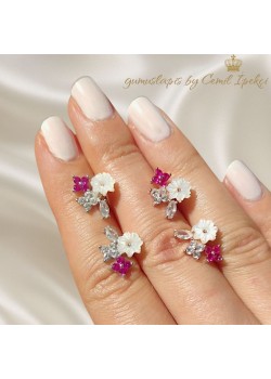 Çiçek Motif Sedef Taşlı Beyaz Küpe Çifti 