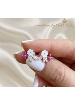 Çiçek Motif Sedef Taşlı Küpe Çifti (beyaz)