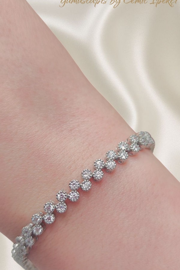 Laboratuvar Pırlantası Taşlı Asimetrik Model Gümüş Suyolu Bileklik