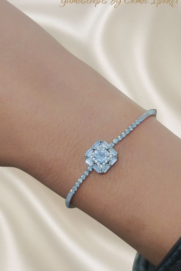 Ortası Kare Motif Gümüş Suyolu Bileklik 