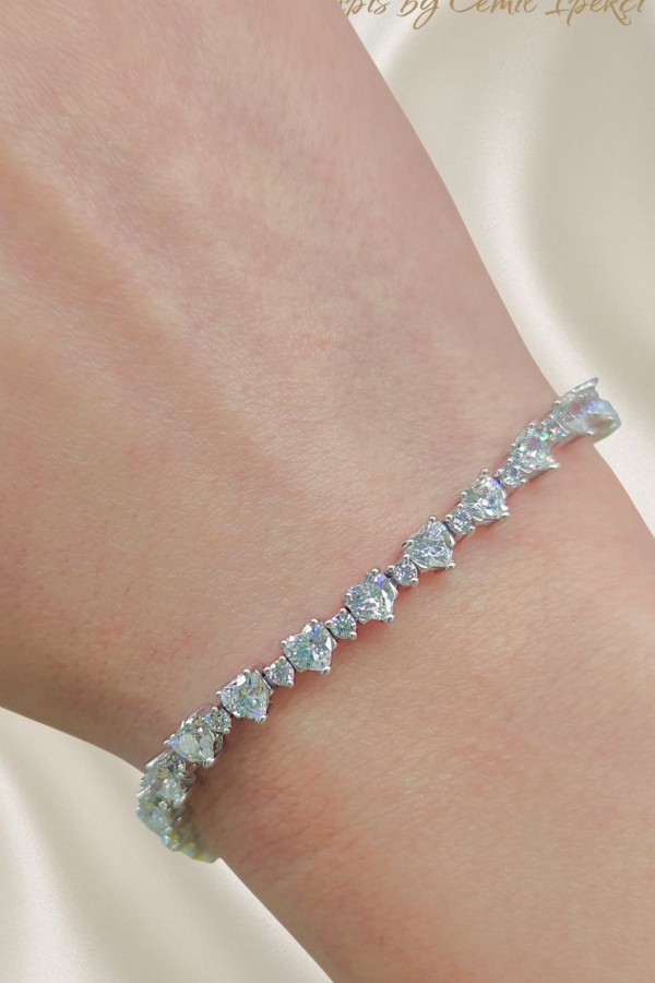 Laboratuvar Pırlantası Taşlı Kalp Motif Gümüş Suyolu Bileklik